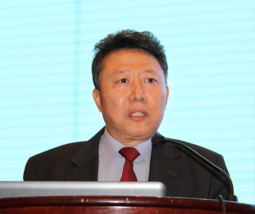 中交第四航務工程局有限公司信息中心主任鄧和平發表題為《探尋工程建設行業特色的信息化之路》的演講