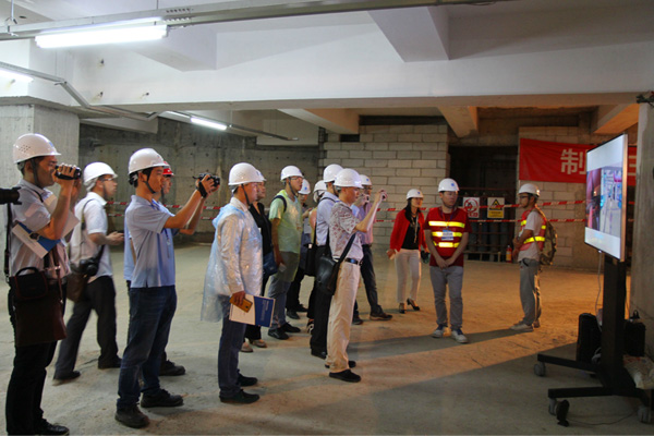 現(xiàn)場(chǎng)觀摩與交流