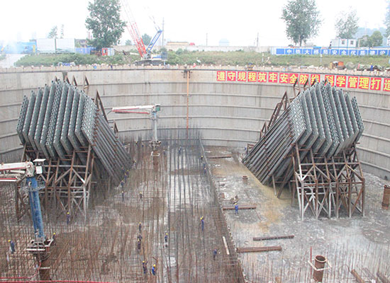 楊泗港長江大橋南錨碇錨固系統安裝完畢