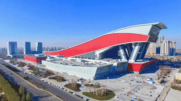 中建二局承建的全球最大室內滑雪場開門迎客