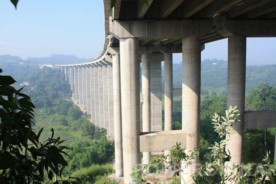 渝廣高速公路流溪河大橋局部圖景
