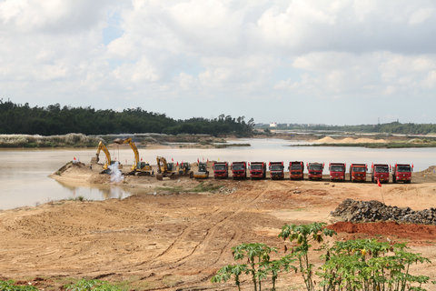 開工建設(shè)現(xiàn)場