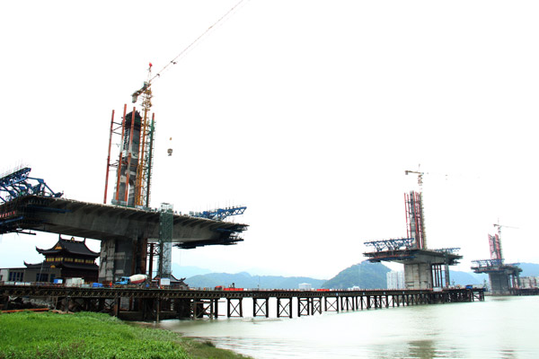 中交第一公路工程局二公司甌江特大橋主塔順利封頂