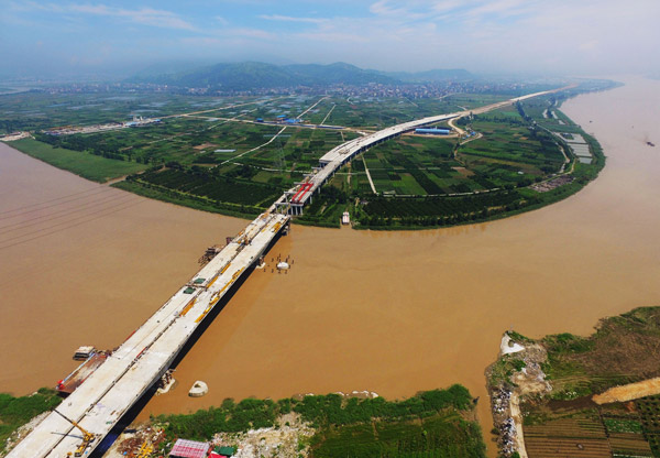 中交第一公路工程局二公司溫州繞城8標仙降大橋主橋連續箱梁順利合龍