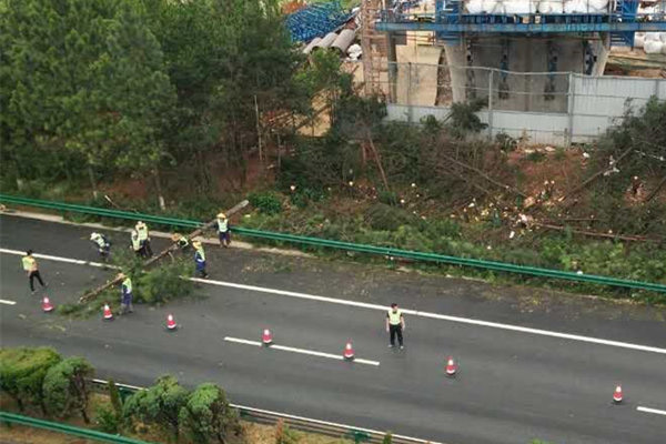 昌贛客專全線首座跨高速連續梁防護棚架開始搭設