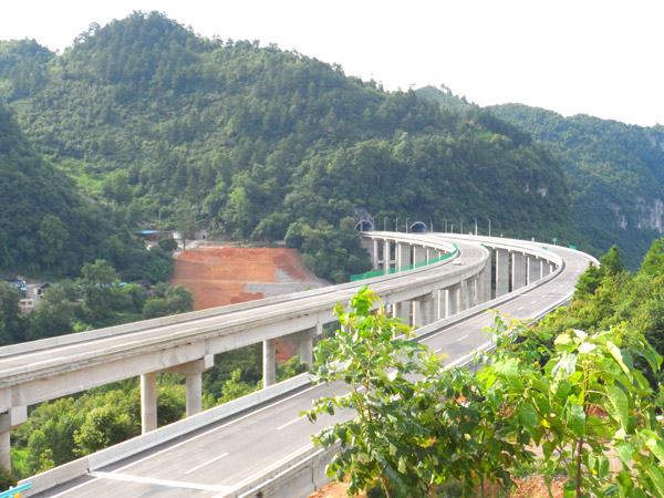 中交第一公路工程局四公司參建的貴州余凱高速通車運營