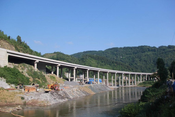 重慶萬利萬達高速公路公司萬利五分部率先實現全線雙幅貫通