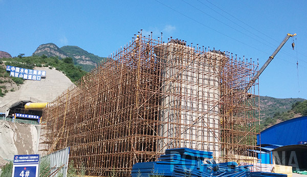 京沈客專項目南平臺子大橋首跨支架搭設完成