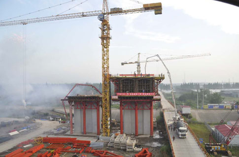 武漢青山長江大橋北岸引橋澆筑施工 2019年將建成通車