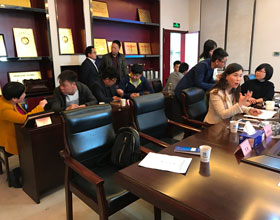 代表們就各自感興趣的問題自行分組討論與交流