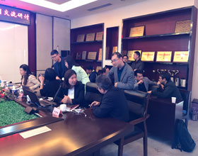 代表們就各自感興趣的問題自行分組討論與交流