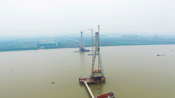 中交二航局第五工程分公司武漢沌口長江大橋主塔成功封頂