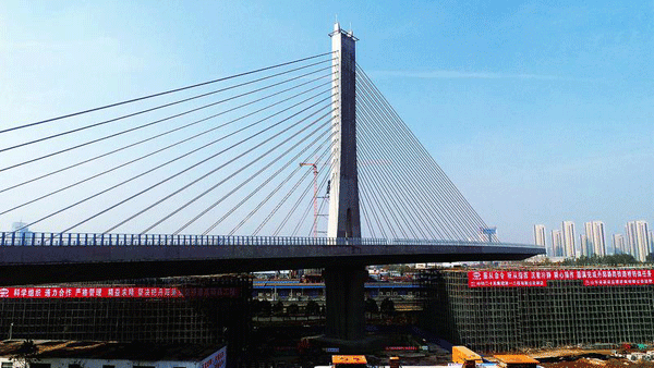 由中鐵大橋院設(shè)計(jì)的世界最重轉(zhuǎn)體橋&mdash;山東菏澤丹陽(yáng)路跨鐵路立交橋成功跨越京九鐵路等多條鐵路線 