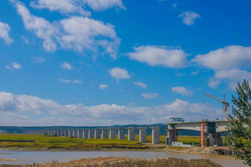 中鐵十九局哈佳鐵路最大跨度連續梁順利合龍