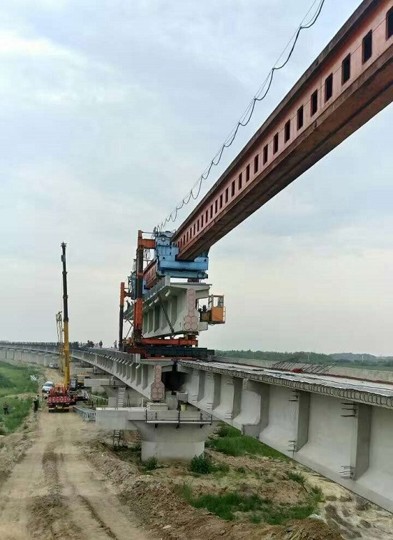 中國鐵建昂峰疏解線特大橋順利合龍