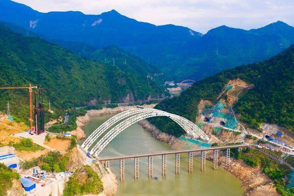 寶漢高速&ldquo;西北第一跨&rdquo;石門水庫大橋主拱合龍