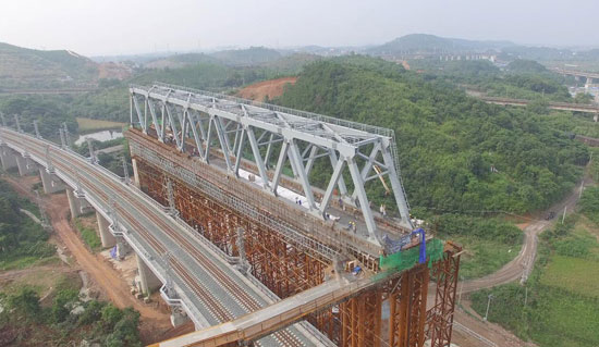國內(nèi)最長跨度鋼混組合桁架梁順利完成澆筑