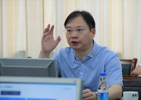 南通三建董事長黃彤輝介紹企業信息化情況