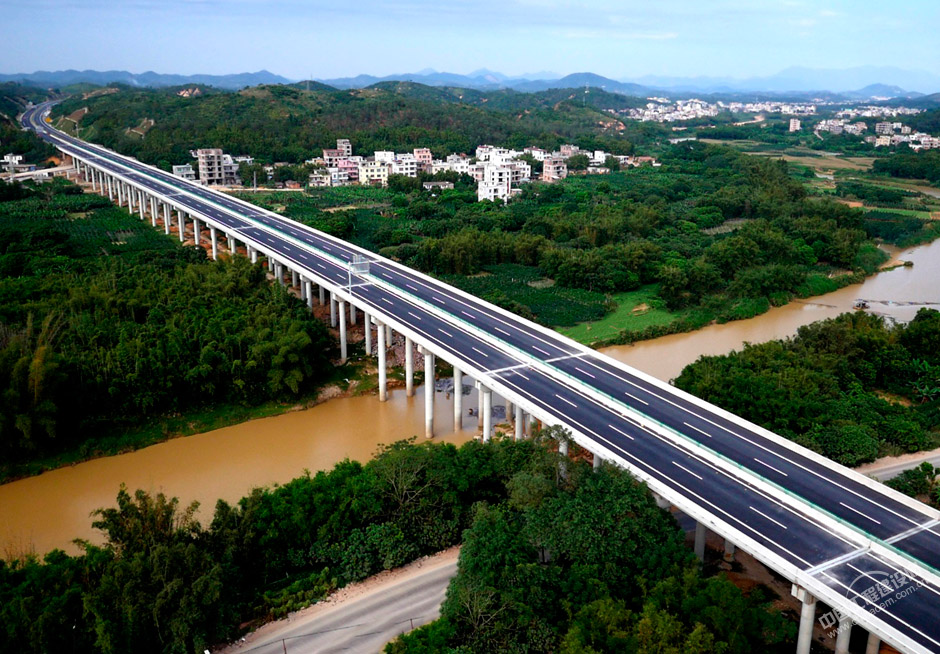 包頭至茂名高速公路信茂段