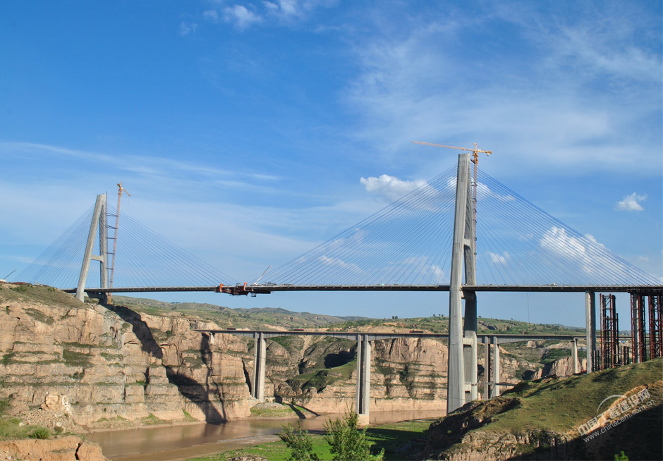 榮烏高速準(zhǔn)格爾黃河特大橋