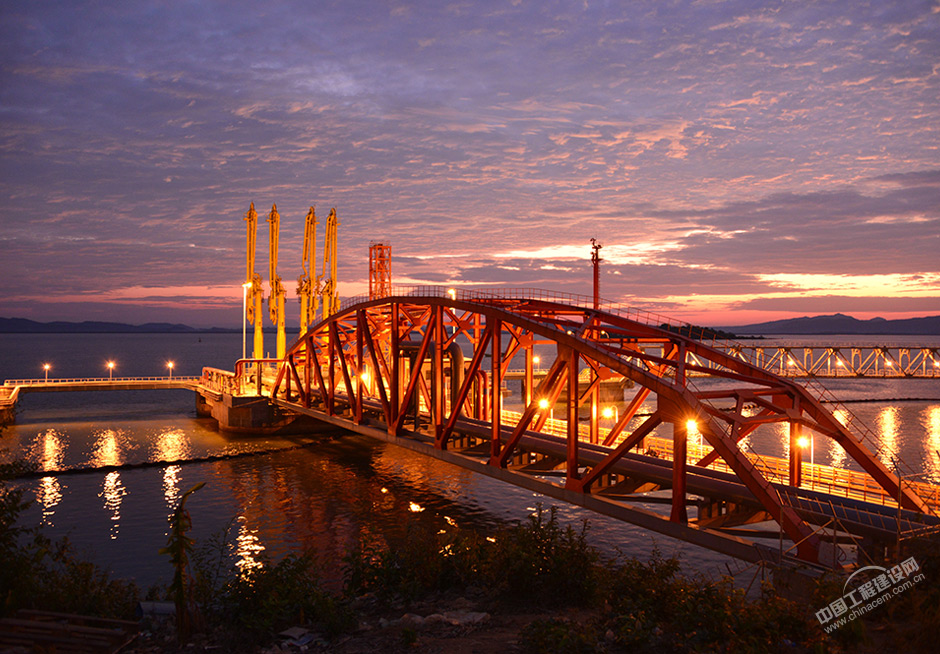 馬德島三十萬噸原油碼頭及首站罐區