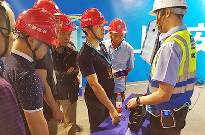 中建三局二公司武漢長江航運中心項目現場觀摩